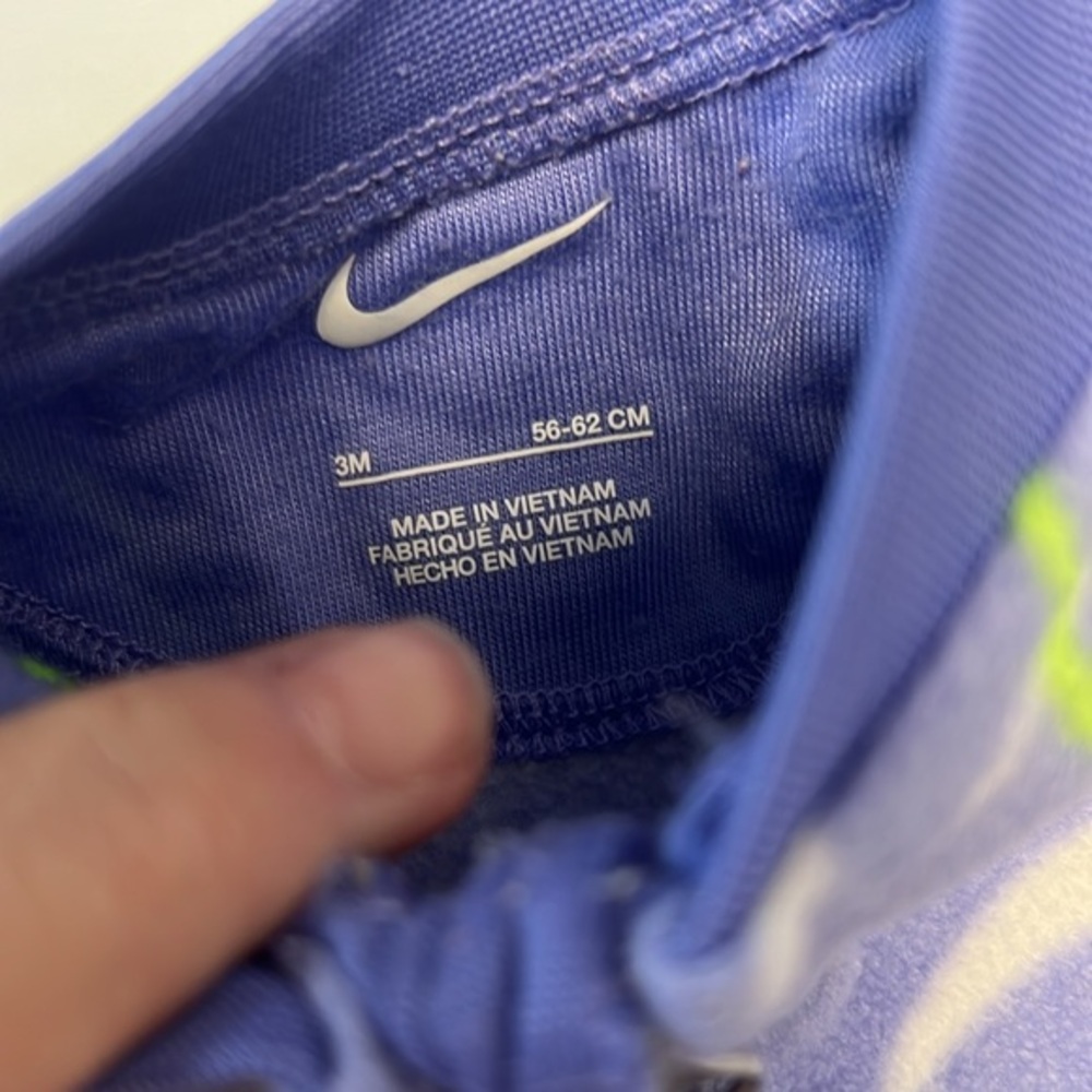 Nike‎ - Picture 4 of 6